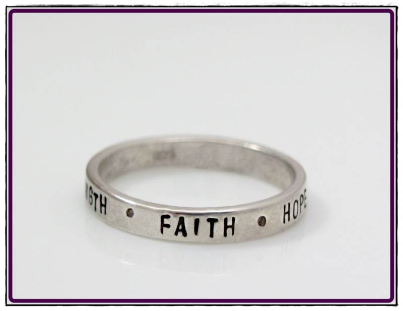 Personalisierter Wortring-Handgestempelter Ring - Inspirierende Worte - Stapelbarer Sterling Silber-Stapelbarer Wortring von 925RADIANCE