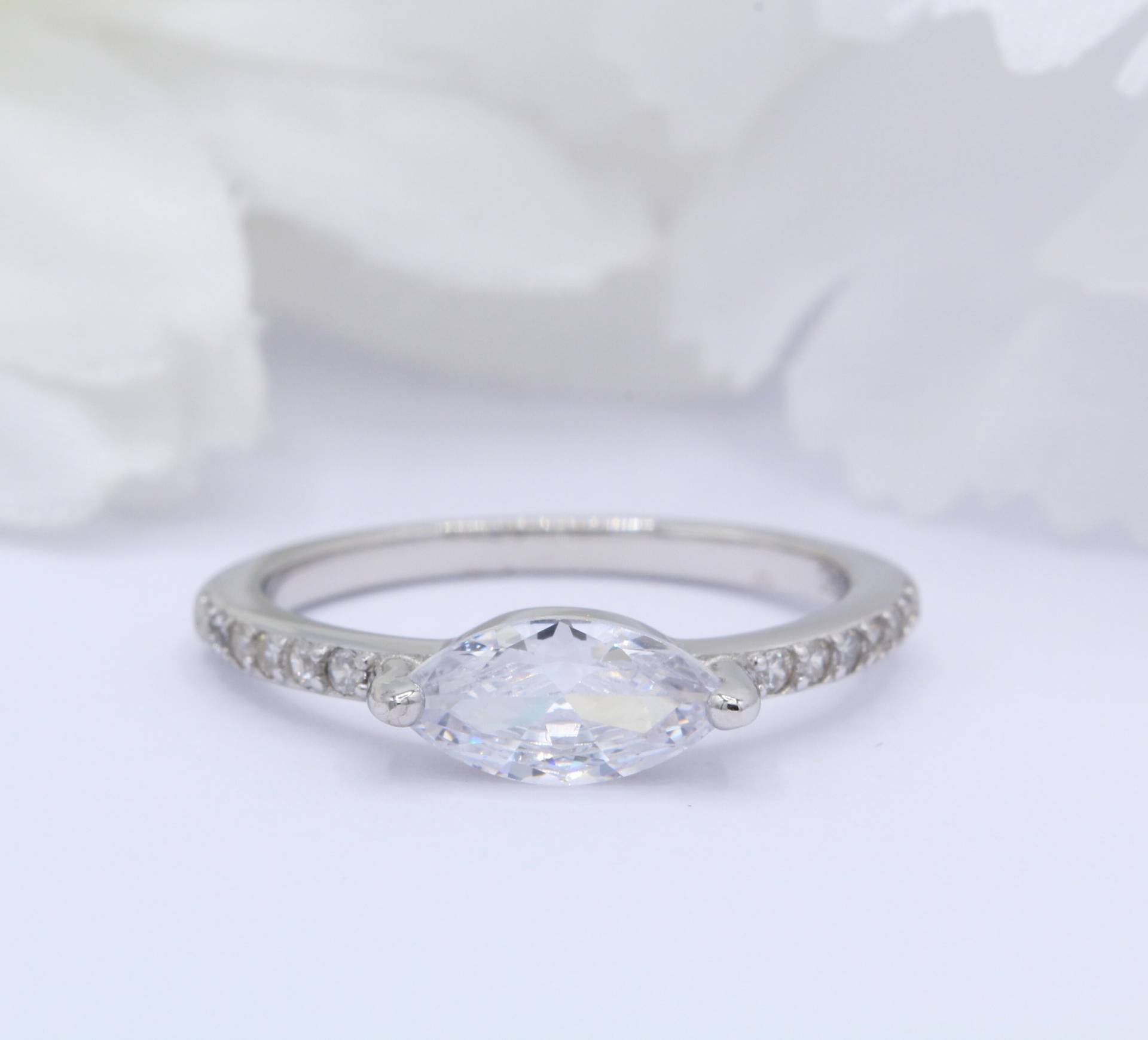 0.76 Karat Marquise Art Deco Hochzeit Verlobung Jubiläum Ring Rund Diamant Simuliert Akzent 925 Sterling Silber Wählen Sie Mittstein Farbe von 925SilverBridal