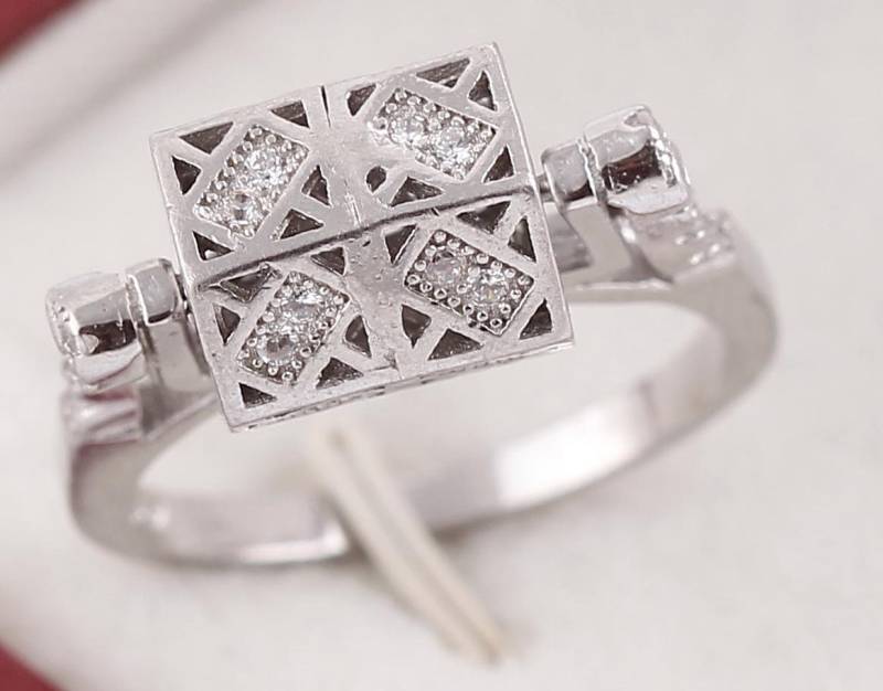 925 Sterling Silber Ring Mit Zirkonia 925 Sterling Silber Ring Mit Zirkonia von 925SilverByRajat
