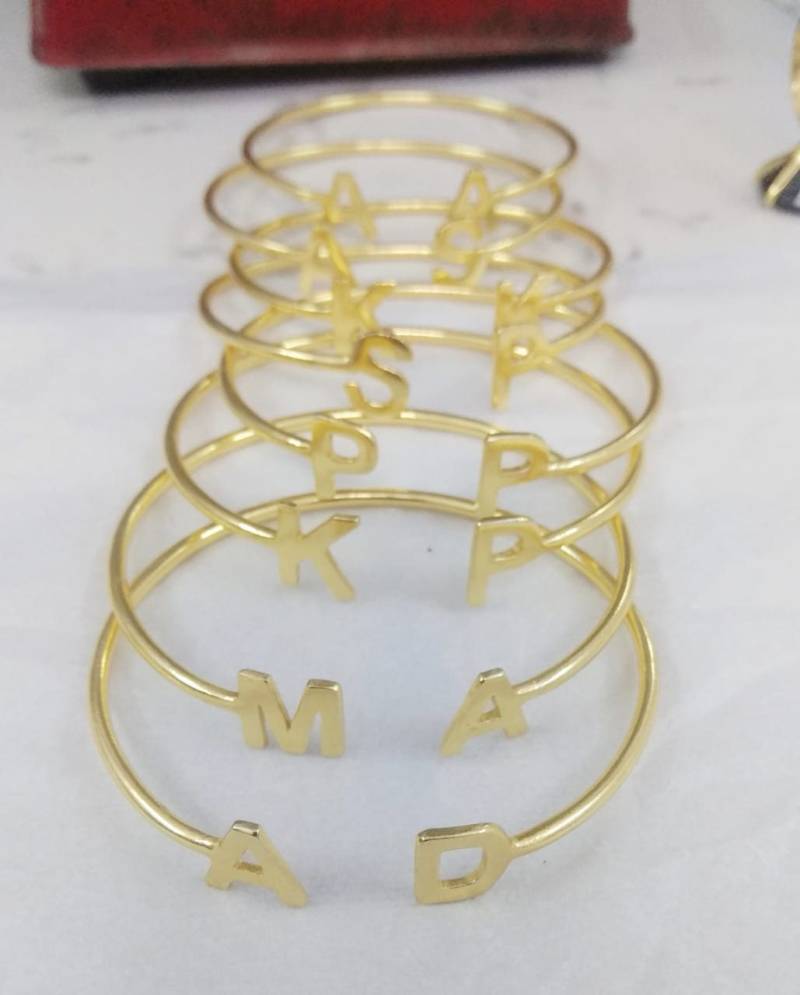 Initial Armreif Armband 925 Silber Oder Gold, Rose Gold Buchstabe Zierliches Benutzerdefinierte Brautjungfer Geschenk Personalisierte Hochzeit Initial Armreif Armband 925 Silber Oder Gold, Rose Gold Buchstabe Zierliches Benutzerdefinierte Brautjungfer Geschenk Personalisierte Hochzeit von 925sterlingjewelrys