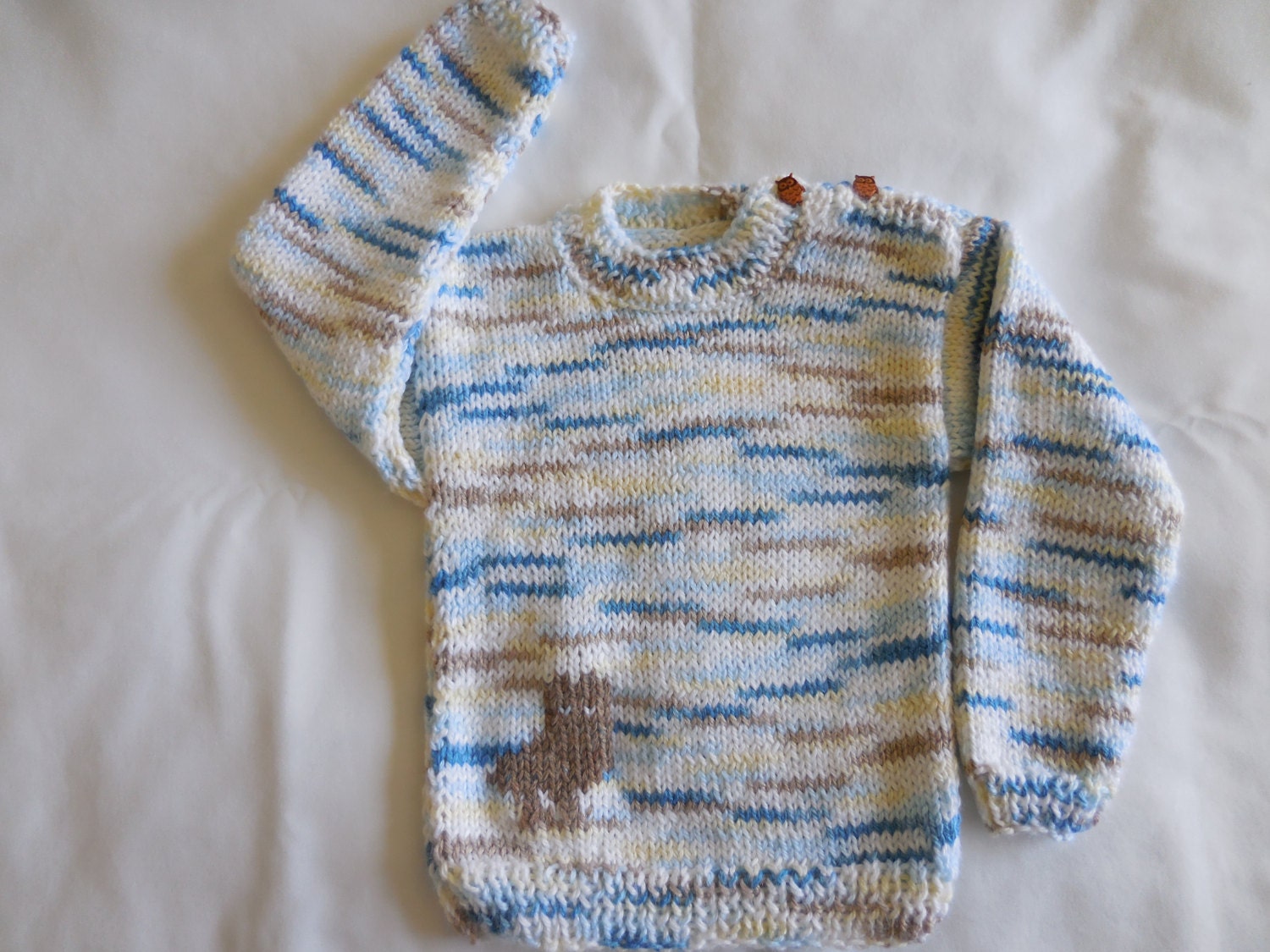Handgefertigter Strick-Babypullover in Blau, Gelb, Weiß, Marine Und Beige Farben Mit Eulenmotiv Knöpfen 18 - 24M von 949creations