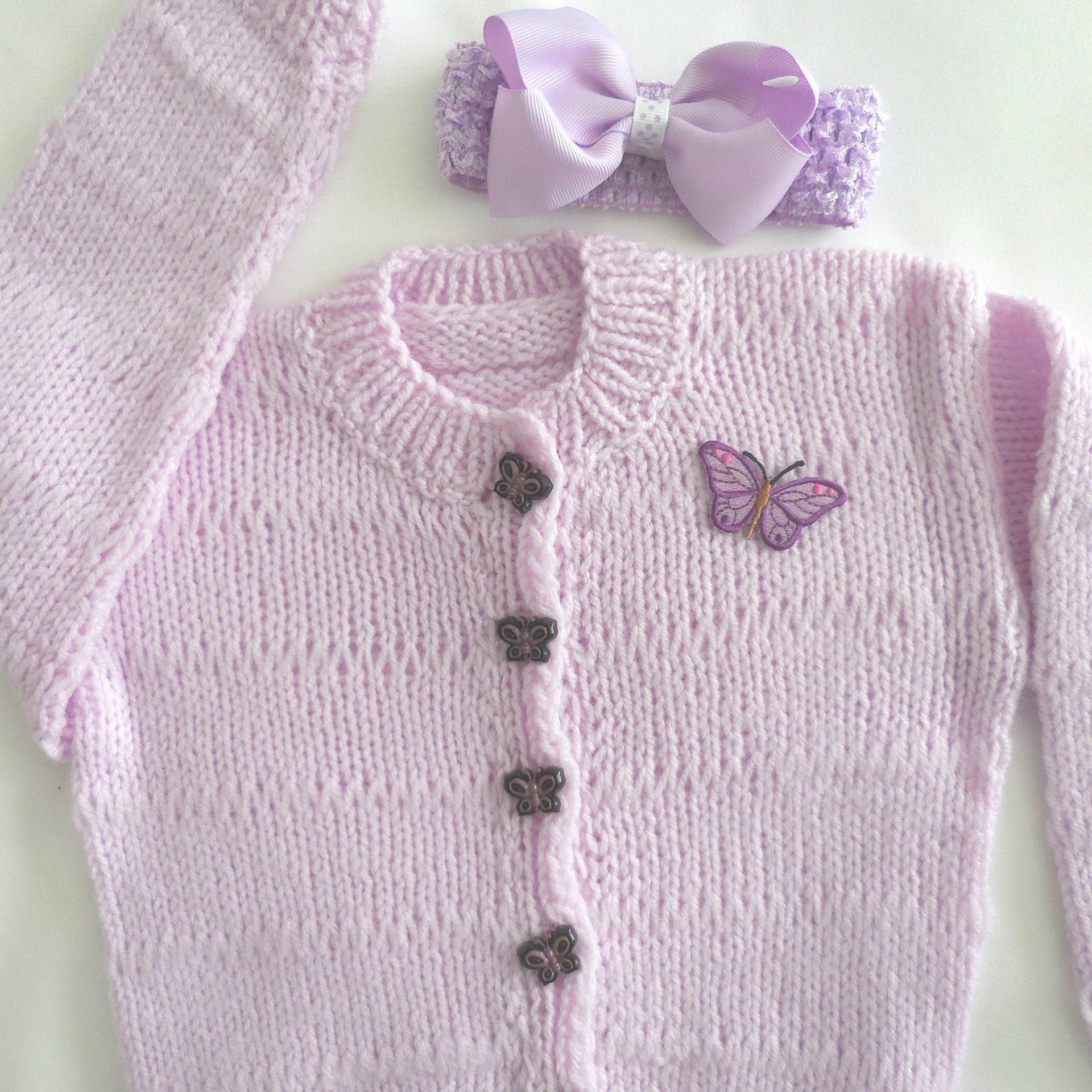 Handgestrickte Flieder Baby Mädchen Strickjacke Mit Schmetterling Applikation Und Knöpfe Flieder Stirnband Schleife Für 12 - 18 M von 949creations