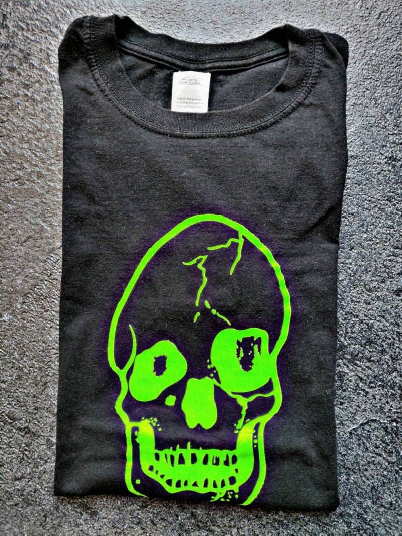 Totenkopf-T-Shirt „The Original" Grün Auf Schwarz 9910Factory Totenkopf-T-Shirt „The Original" Grün Auf Schwarz 9910Factory von 9910FACTORY