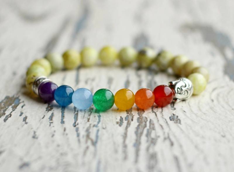 Chakren Perlen Armband. Frauen Schmuck Geschenk. Buddha Armband Regenbogen Handgelenk Mala Chakra Meditation von 99gems
