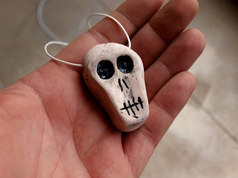 Keramik Totenkopf Anhänger Halskette Gruseliger Halloween Schmuck | 2, 5cm Keramik Totenkopf Anhänger Halskette Gruseliger Halloween Schmuck | 2, 5cm von 99heads