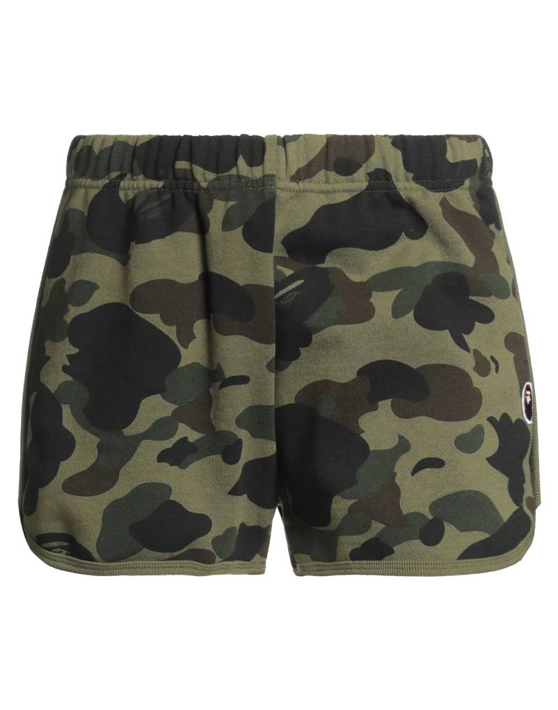 A BATHING APE Shorts & Bermudashorts Damen Militärgrün von A BATHING APE
