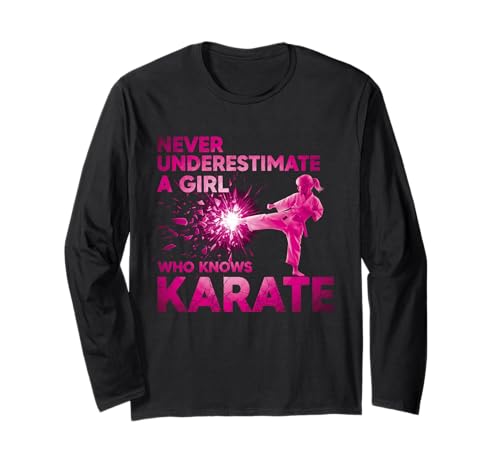 Never Underestimate a Girl Who Knows Karate Lustiges Zitat Langarmshirt von A Girl Who Knows Karate Shop