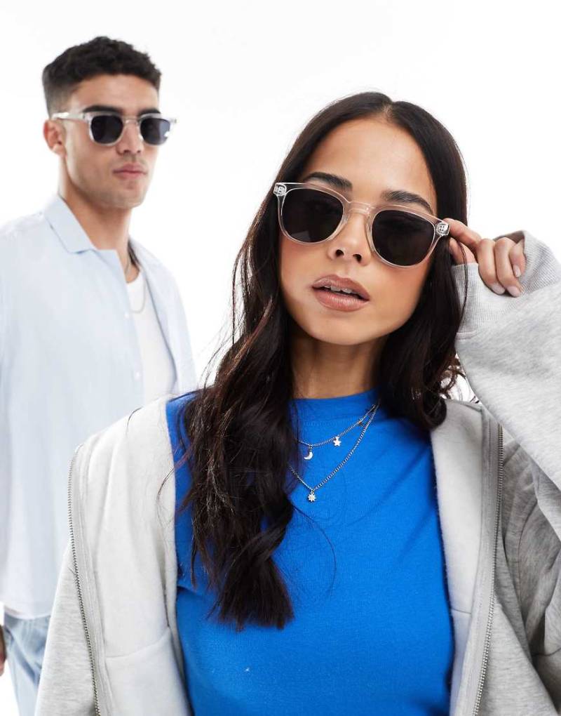 A. Kjaerbede - Bate - Runde, klassische Sonnenbrille in Kristallklar-Transparent von A.Kjaerbede