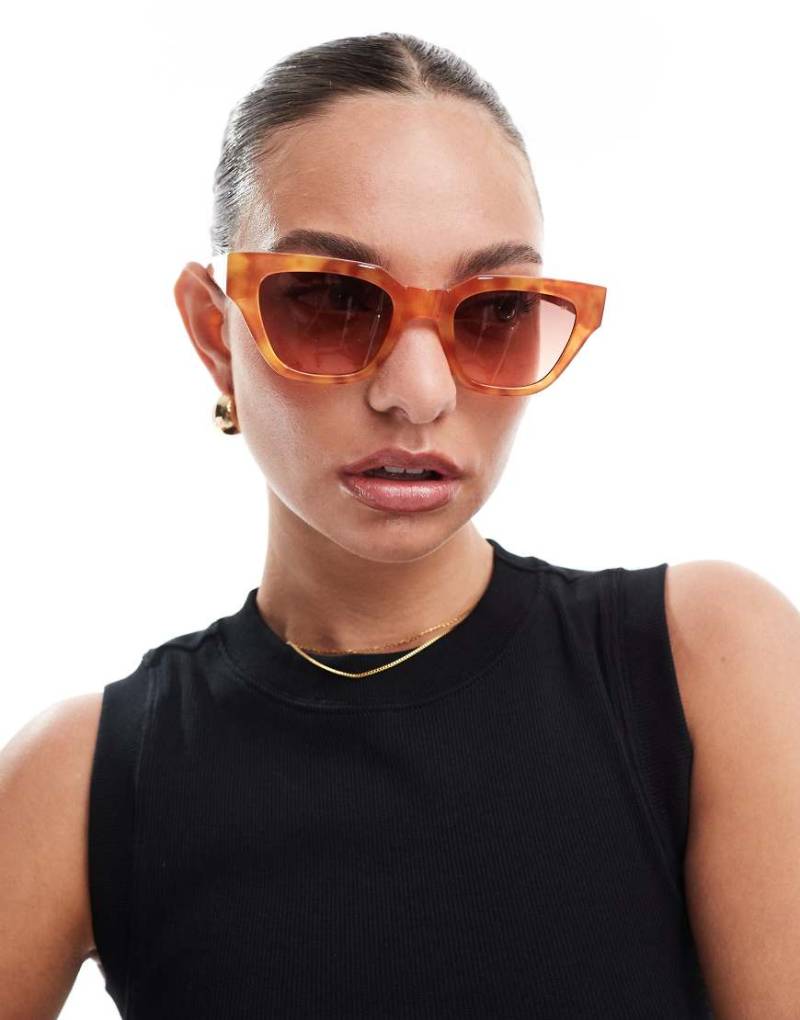 A. Kjaerbede - Kaws - Eckige Sonnenbrille in gebranntem Bernstein-Braun von A.Kjaerbede