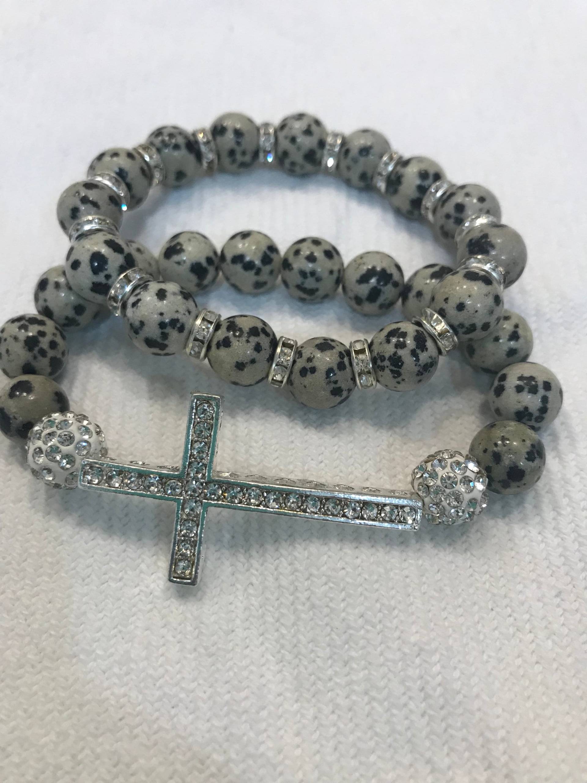 Leopard Druck Armband Set Seitlich Kreuz Und Perlen Schichtung Combo Preis-Wert-Geschenk Tier Print Neueste Fad Leopard Druck Armband Set Seitlich Kreuz Und Perlen Schichtung Combo Preis-Wert-Geschenk Tier Print Neueste Fad von AAAccessorize