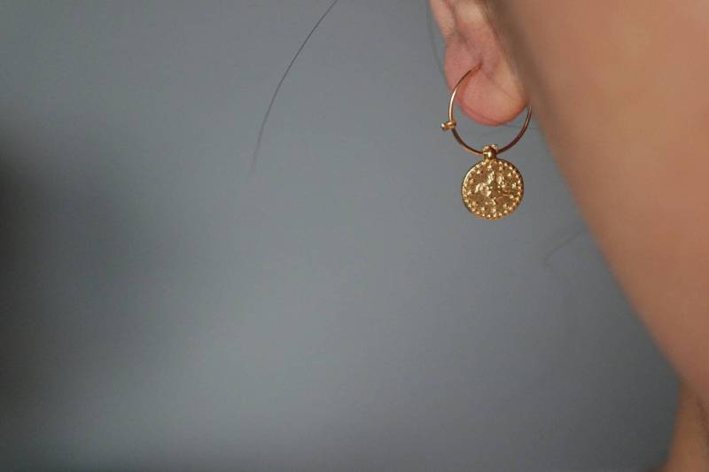 Gold Creolen, Münzen, Ohrringe, Münzohrringe, Statement Creolen von AALIAJEWELLERY