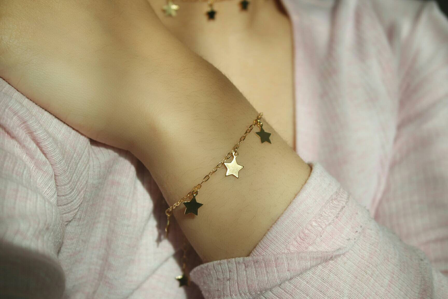 Gold Stern Bettelarmband 18K Filled Schichtschmuck Gold Stern Bettelarmband 18K Filled Schichtschmuck von AALIAJEWELLERY