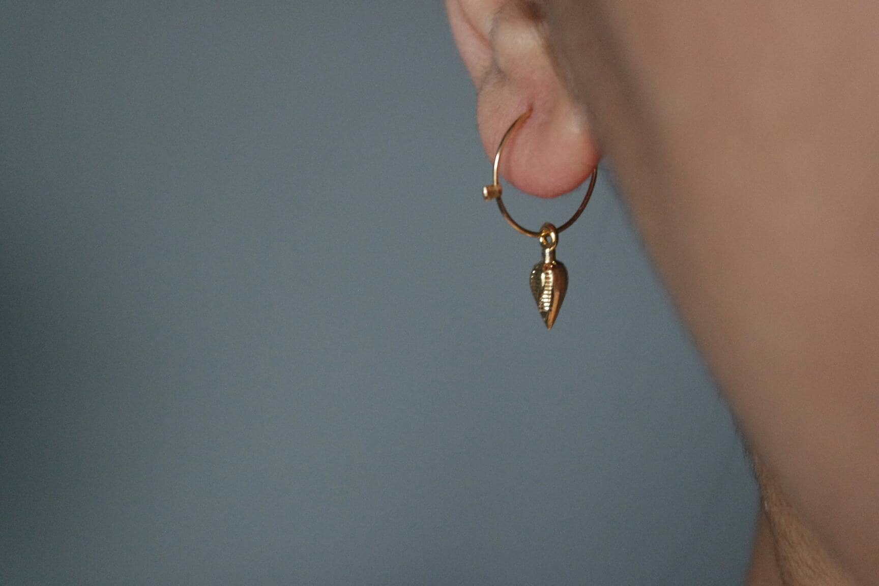 Mini-Creolen Gold, Tropfen-Creolen Kleine Creolen, Perlenohrringe, Mini-Ohrringe, Spike Ohrringe, Vergoldete Huggie Creolen Mini-Creolen Gold, Tropfen-Creolen Kleine Creolen, Perlenohrringe, Mini-Ohrringe, Spike Ohrringe, Vergoldete Huggie Creolen von AALIAJEWELLERY