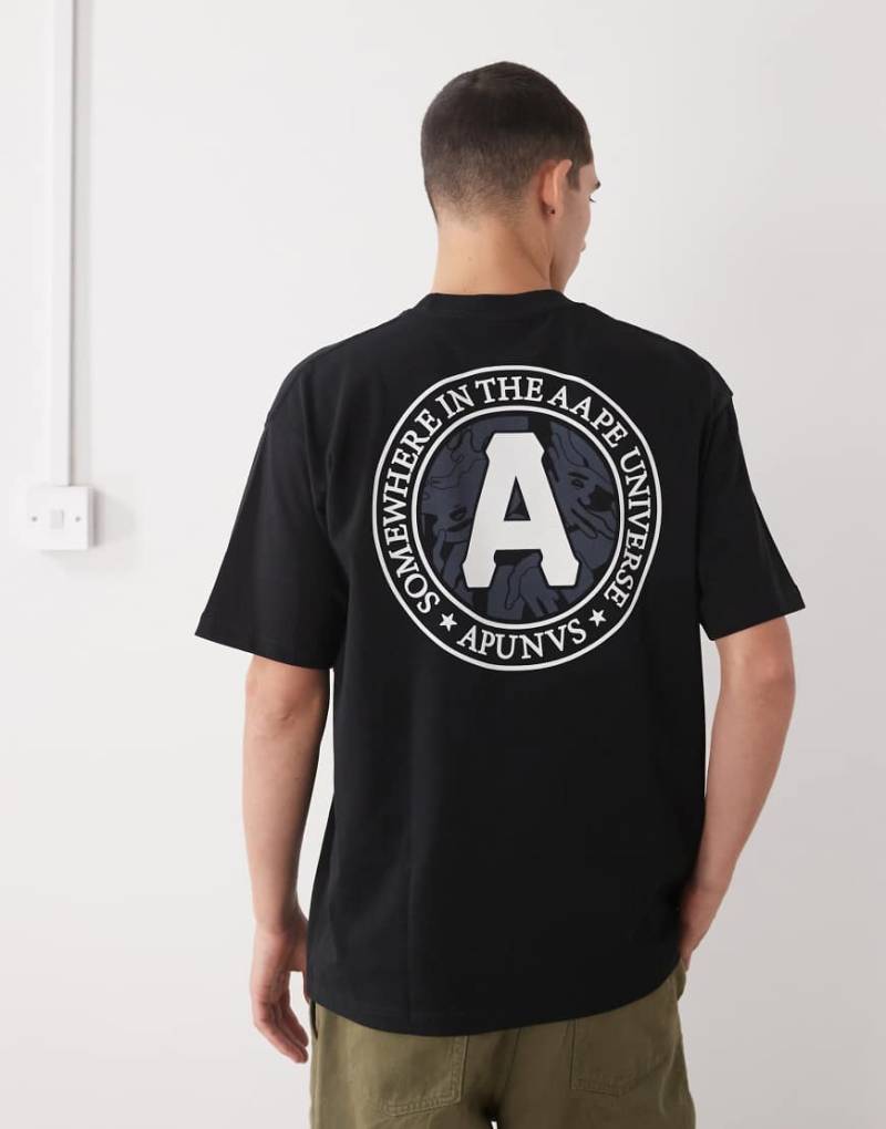 AAPE BY A BATHING APE - Boxy-Fit-T-Shirt in Schwarz mit Print auf Brust und Rücken von AAPE BY A BATHING APE®