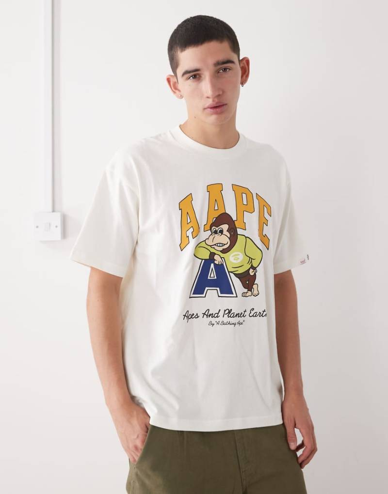 AAPE BY A BATHING APE - Boxy-Fit-T-Shirt in Wollweiß mit College-Print auf der Brust von AAPE BY A BATHING APE®