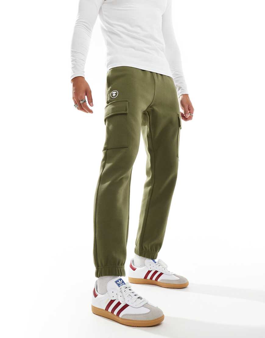 AAPE BY A BATHING APE - Cargo-Jogginghose in Khaki mit Logo und Bündchen-Rosa von AAPE BY A BATHING APE®