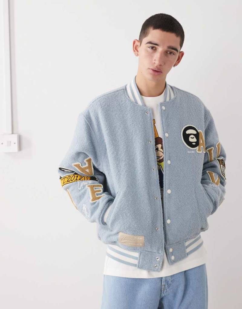 AAPE BY A BATHING APE - College-Bomberjacke in Hellblau mit Stickerei an den Ärmeln von AAPE BY A BATHING APE®