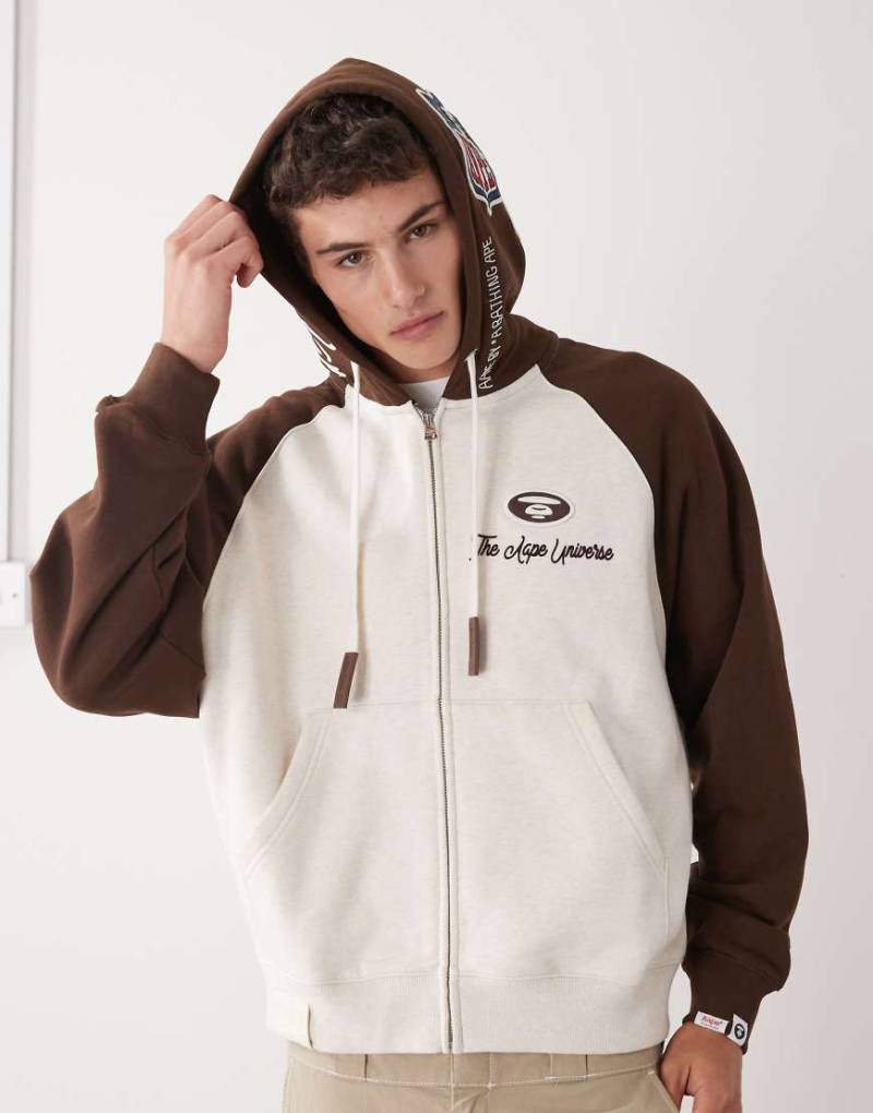 AAPE BY A BATHING APE - Kastiger Kapuzenpullover in Beige und Braun mit Kapuzenaufnähern-Bunt von AAPE BY A BATHING APE®