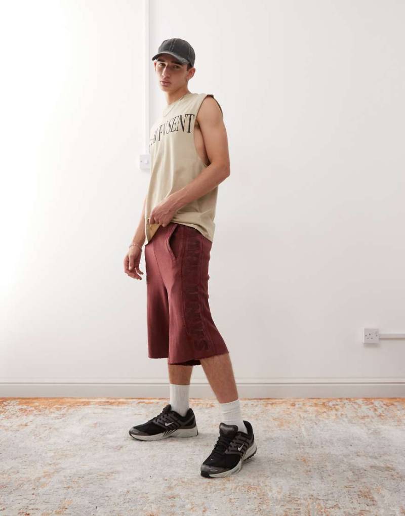 AAPE BY A BATHING APE - Locker sitzende Shorts aus schwerem Strickstoff in dunklem Burgunderrot mit aufgesticktem Seitenstreifen von AAPE BY A BATHING APE®