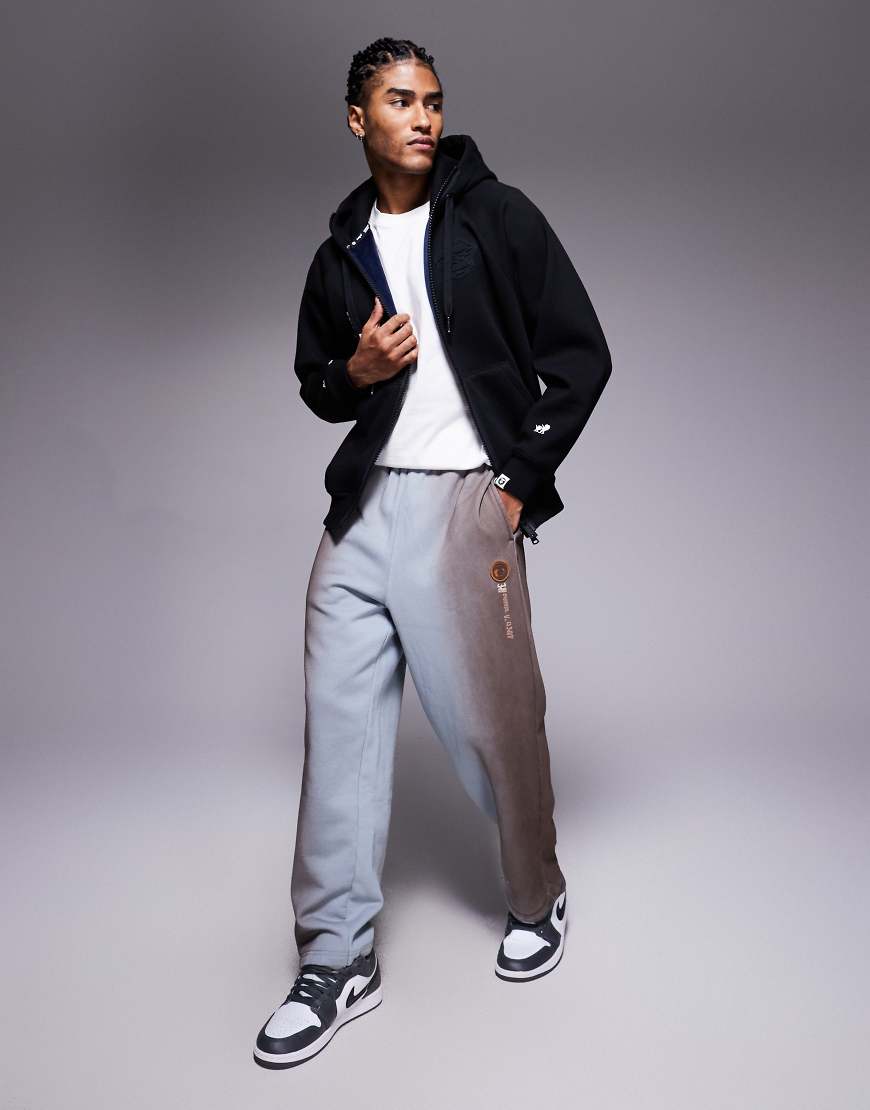 AAPE BY A BATHING APE - Loose-Fit-Jogginghose in verwaschenem Blau mit Beinstickerei von AAPE BY A BATHING APE®