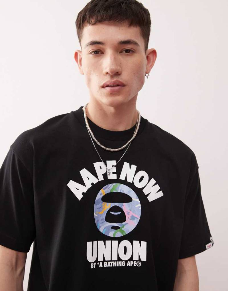 AAPE BY A BATHING APE - T-Shirt in Schwarz mit „Union"-Logo von AAPE BY A BATHING APE®