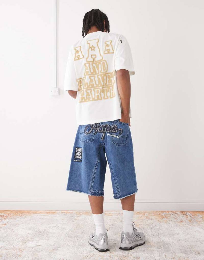 AAPE by A BATHING APE - Jeansshorts in hellblauer Waschung mit Logostickerei von AAPE BY A BATHING APE®