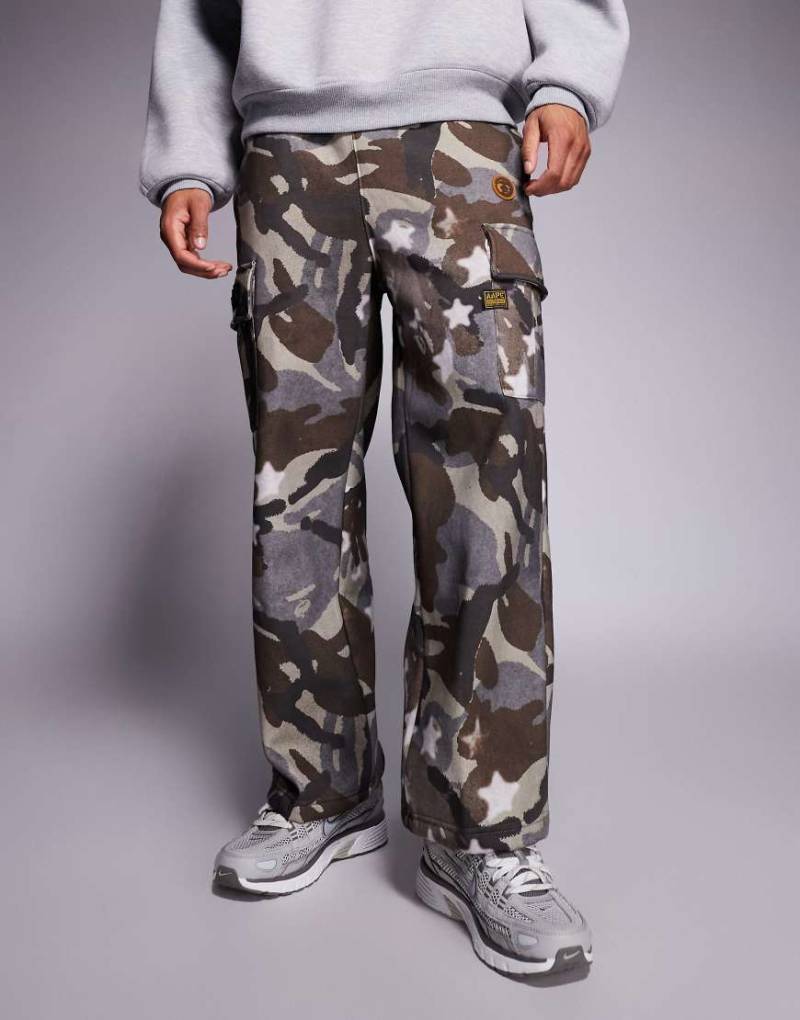 AAPE by A BATHING APE - Lockere Cargohose mit braunem Camouflage-Print-Brown von AAPE BY A BATHING APE®
