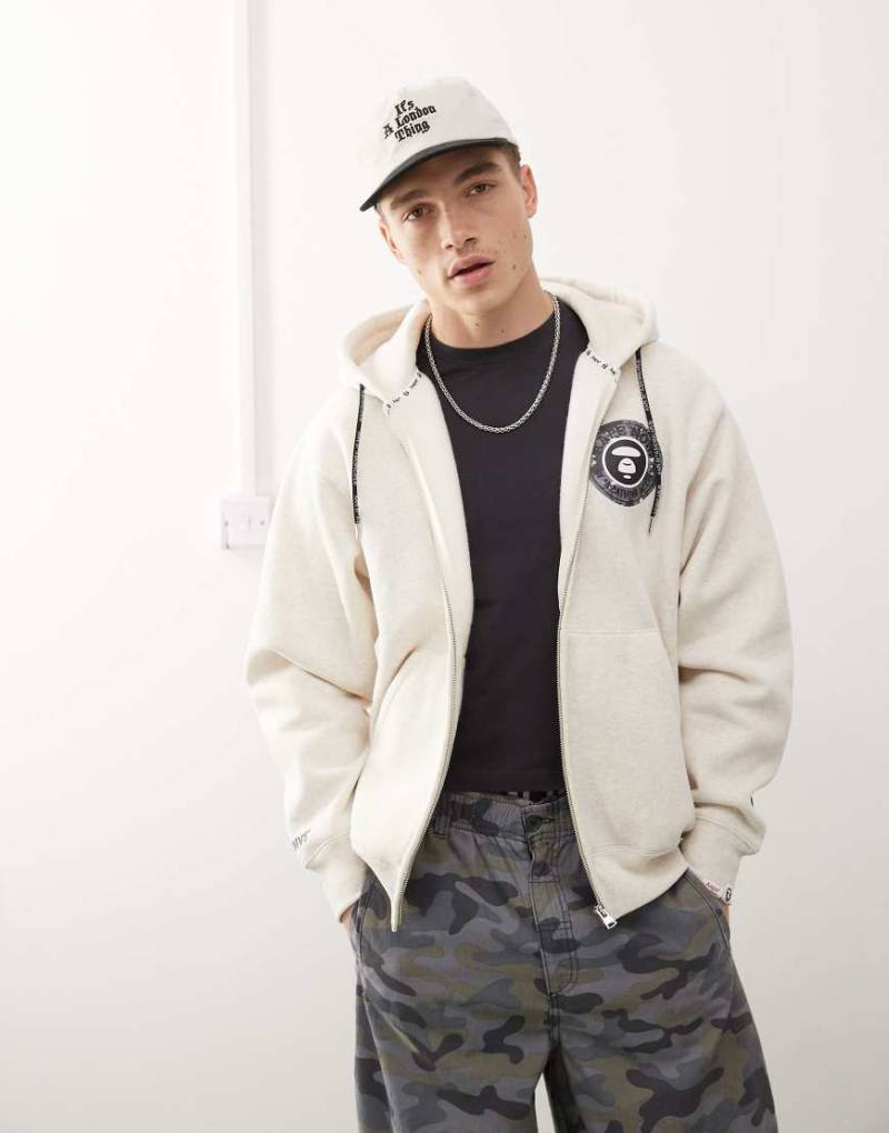 AAPE by A Bathing Ape - Kapuzenjacke in Beige mit Logo-Weiß von AAPE BY A BATHING APE®