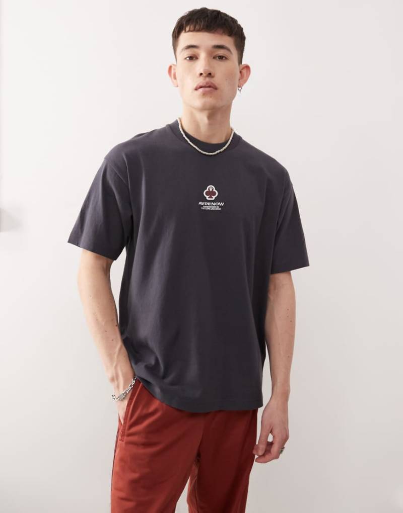 Aape by A Bathing Ape - T-Shirt in Schwarz mit Kleeblatt-Aufnäher von AAPE BY A BATHING APE®
