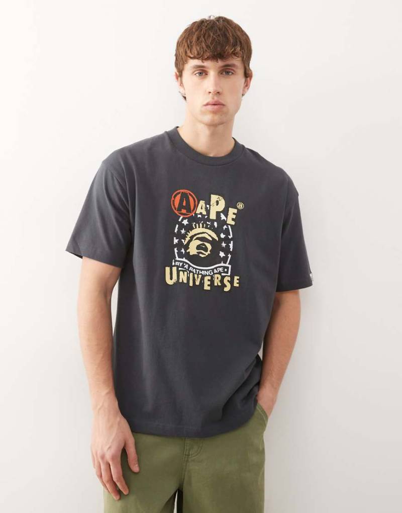 Aepe by A Bathing Ape - Kastiges T-Shirt in Marineblau mit platzierten Brust- und Rücken-Prints von AAPE BY A BATHING APE®