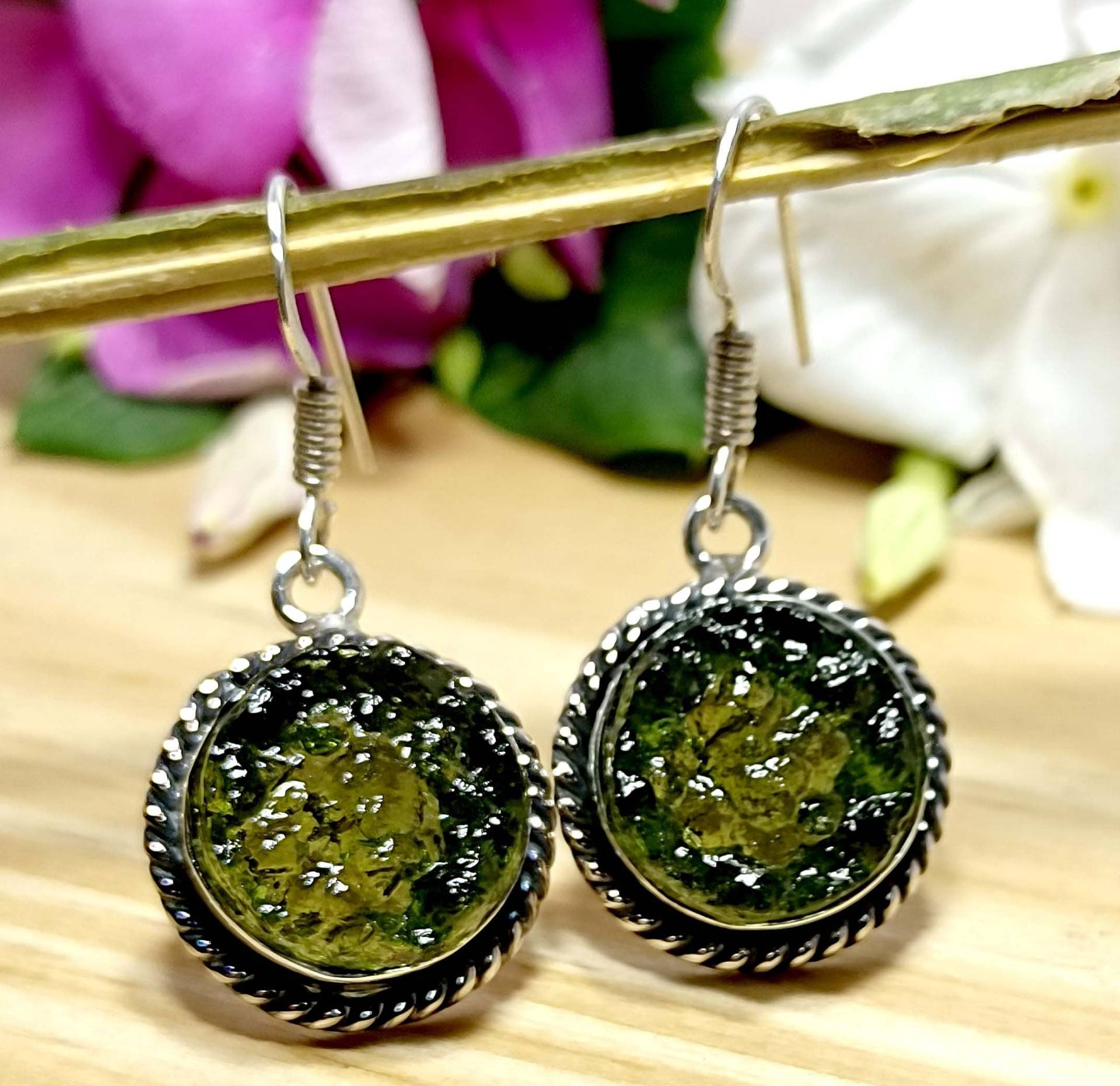 Runder Moldavit Ohrring, Roher 925 Silber Handgemachter Ohrring Boho Runder Moldavit Ohrring, Roher 925 Silber Handgemachter Ohrring Boho von AARTOFSILVER