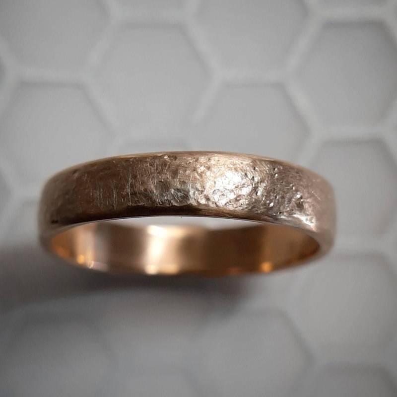 14K Roségold Band - Stapelring 4 Mm Gold Band Rustikaler Goldring Ehering Gehämmertes Zierlicher Ring von AAurous