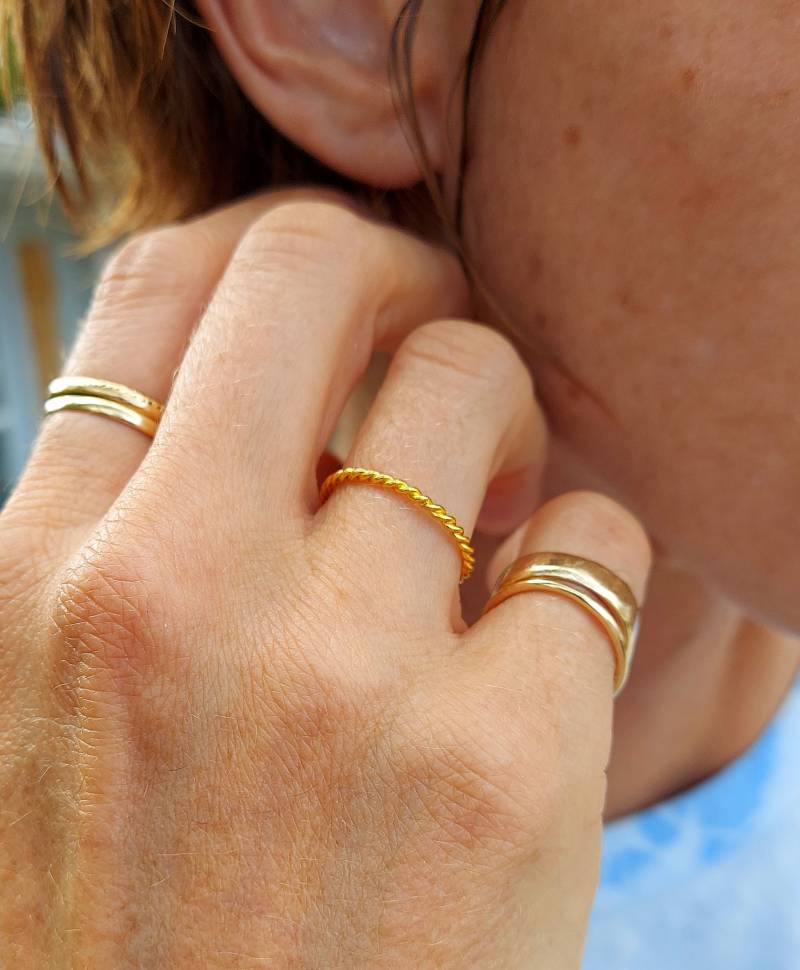 24K Goldband - 2mm Band 24K Flechtring Recycelter Goldring Handgefertigter Ehering Zierlicher Gedrehter von AAurous