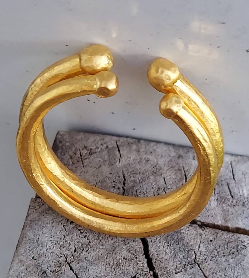 24K Gold Band - Verstellbarer Ring 24K Recycelter Goldring Handgemachter Ehering Gehämmertes Rustikaler von AAurous