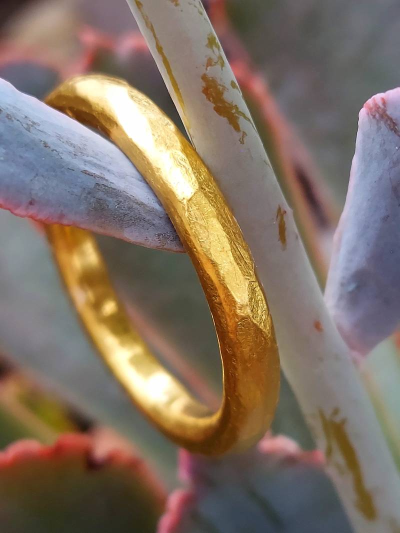24K Goldband - Gold Ehering Recycelter Goldring Handgemachter Trauring Chunky Goldring Gehämmert Rustikaler von AAurous