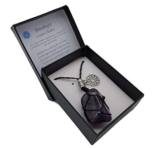Amethyst Edelstein Amulett Anhänger Taschenstein mit Kronen Chakra Symbol in Geschenkbox | Energie Schutz Glück Liebe Harmonie von AB Viking Crafts