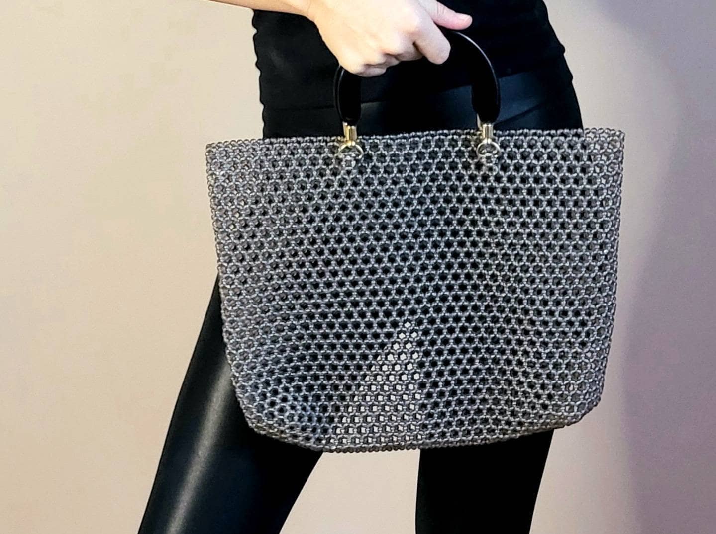 50Er/60Er Jahre Kunststoff Transparent Grau Perlen Handtasche Mit Acryl Griffen/ See-Through Geldbörse von ABBAstore