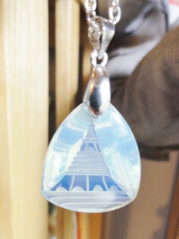 Rückverkauf Blaue Geätzte Glasanhänger Große Und Kleine Vintage Abggoodstuff von ABGGoodStuff