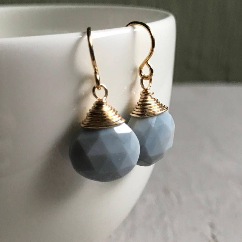 Blauer Boulder Opal Hypoallergen Gold Tropfen Ohrringe Blauer Boulder Opal Hypoallergen Gold Tropfen Ohrringe von ABRIDGMENT
