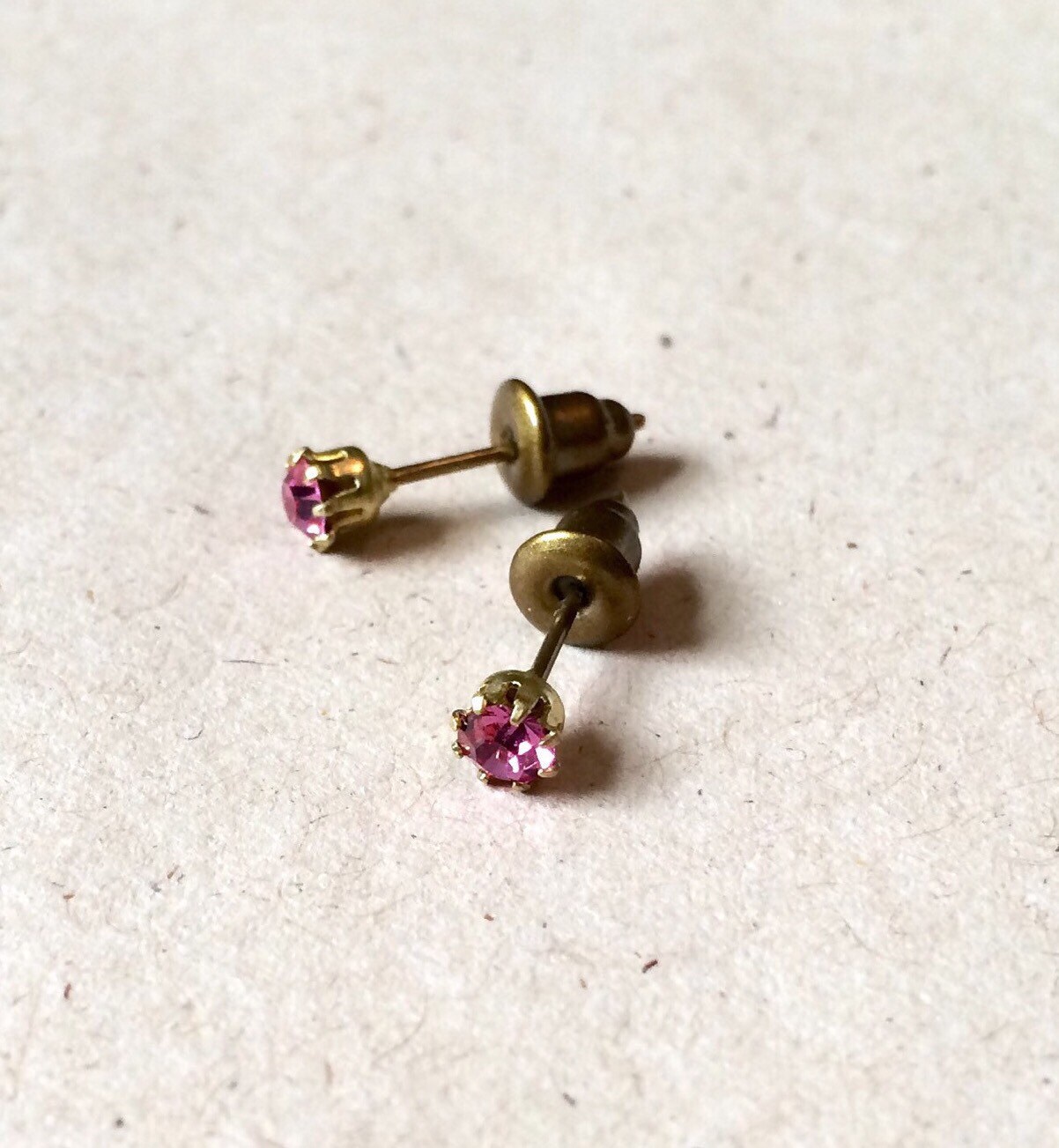 Pinke Topas Vintage Ohrstecker, Messing/Bronze Pinke Topas Vintage Ohrstecker, Messing/Bronze von ABRIDGMENT