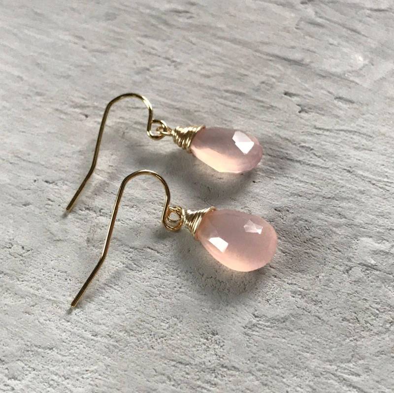 Rosa Chalcedon Hypoallergen Gold Tropfen Ohrringe Rosa Chalcedon Hypoallergen Gold Tropfen Ohrringe von ABRIDGMENT