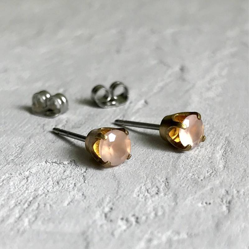 Rosa Chalcedon & Gold Ohrstecker Rosa Chalcedon & Gold Ohrstecker von ABRIDGMENT