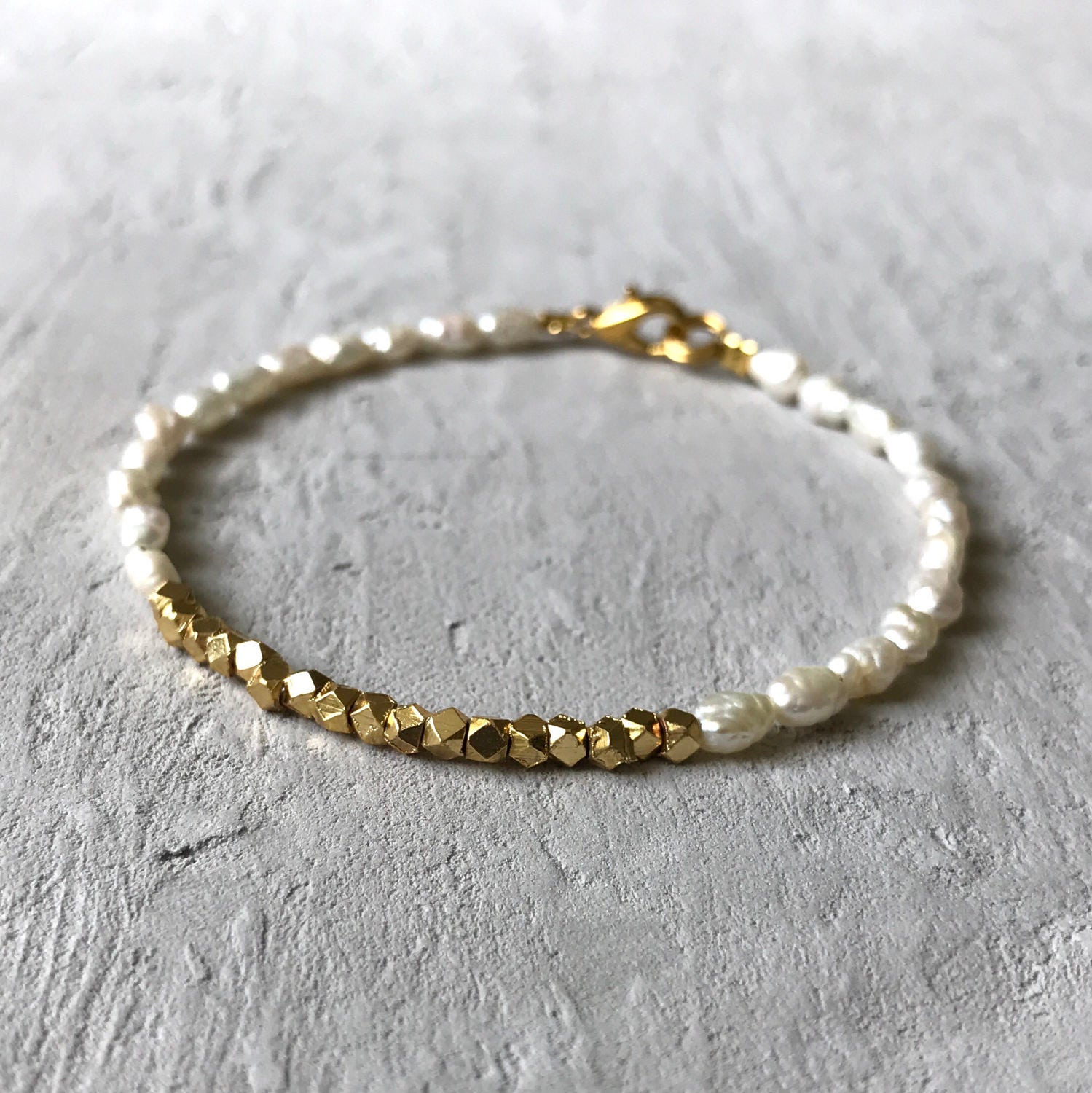 Süßwasserperle & 24K Goldperlen Armband Süßwasserperle & 24K Goldperlen Armband von ABRIDGMENT