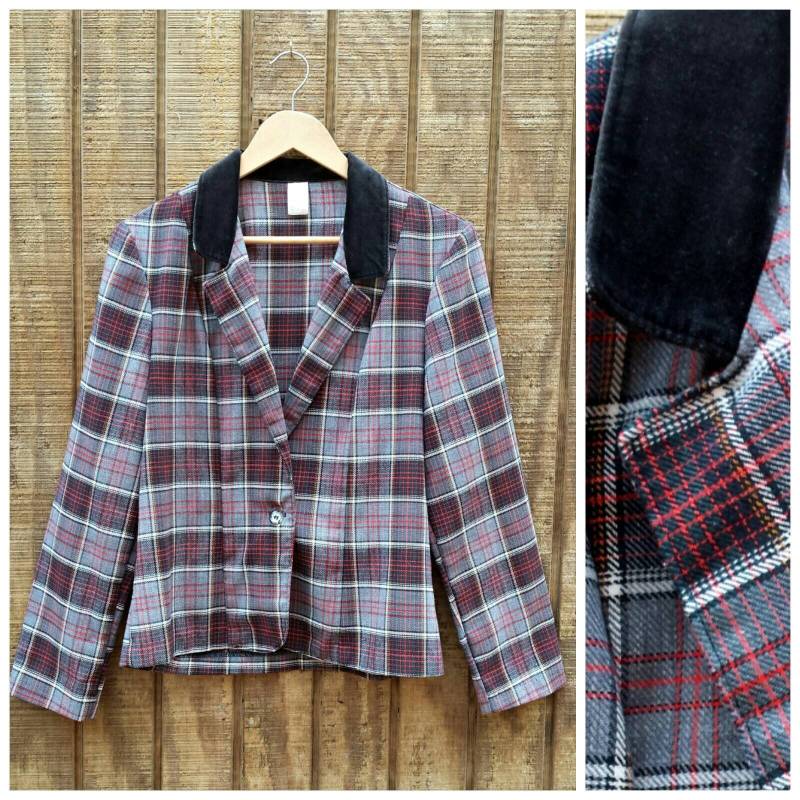 Vintage 60S Grau Karierter Blazer Schuljunge Jacke Mit Schwarzem Samtkragen Womens S 38 von ABeggarsBoutique