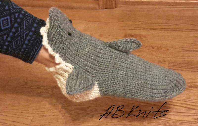 Hand Gestrickte Graue Shark Socks Hand Gestrickte Graue Shark Socks von ABknits
