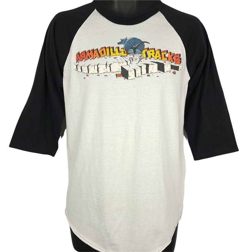 Armadillo Tracks T Shirt Vintage 80Er Jahre Raglan Baseball T-Shirt 50/50 Made in Usa Herren Größe Medium von ABoutiqueForHim