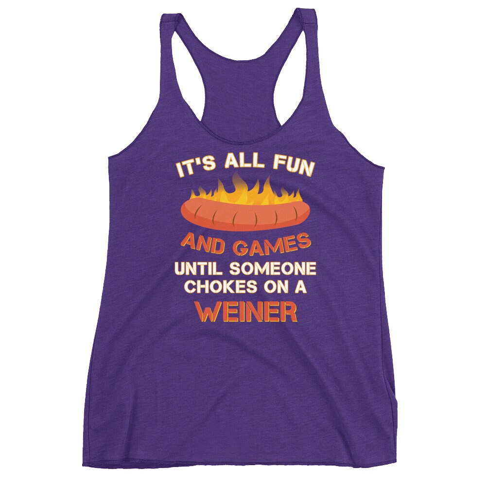 Lustige Erwachsene Humor Ist Es Nur Spiel Und Spaß, Bis Jemand Auf Eine Weiner Sommer Bbq Frauen Racerback Tank Erstickt Lustige Erwachsene Humor Ist Es Nur Spiel Und Spaß, Bis Jemand Auf Eine Weiner Sommer Bbq Frauen Racerback Tank Erstickt von ABunchaShirts