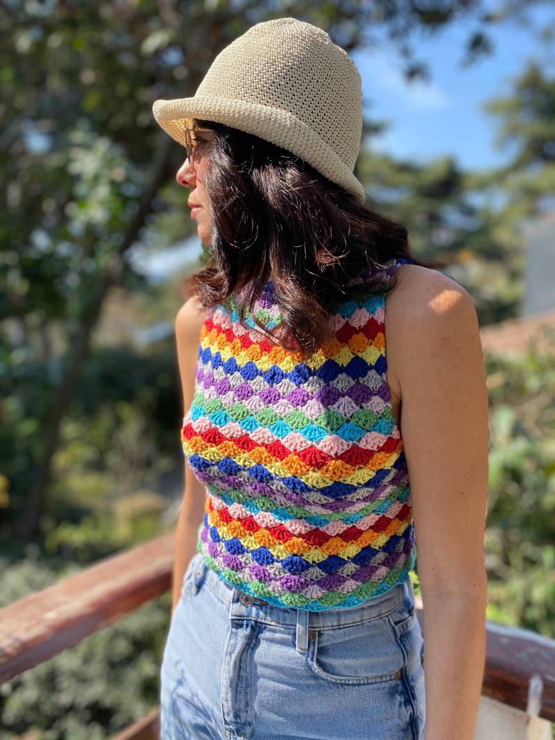 Regenbogen Crochet Crop Top - Handgefertigtes Festival Tank Buntes Boho Sommertop Retro Strickmode Xs Bis Xl Custom Size Regenbogen Crochet Crop Top - Handgefertigtes Festival Tank Buntes Boho Sommertop Retro Strickmode Xs Bis Xl Custom Size von ACRCRAFTSTUDIO