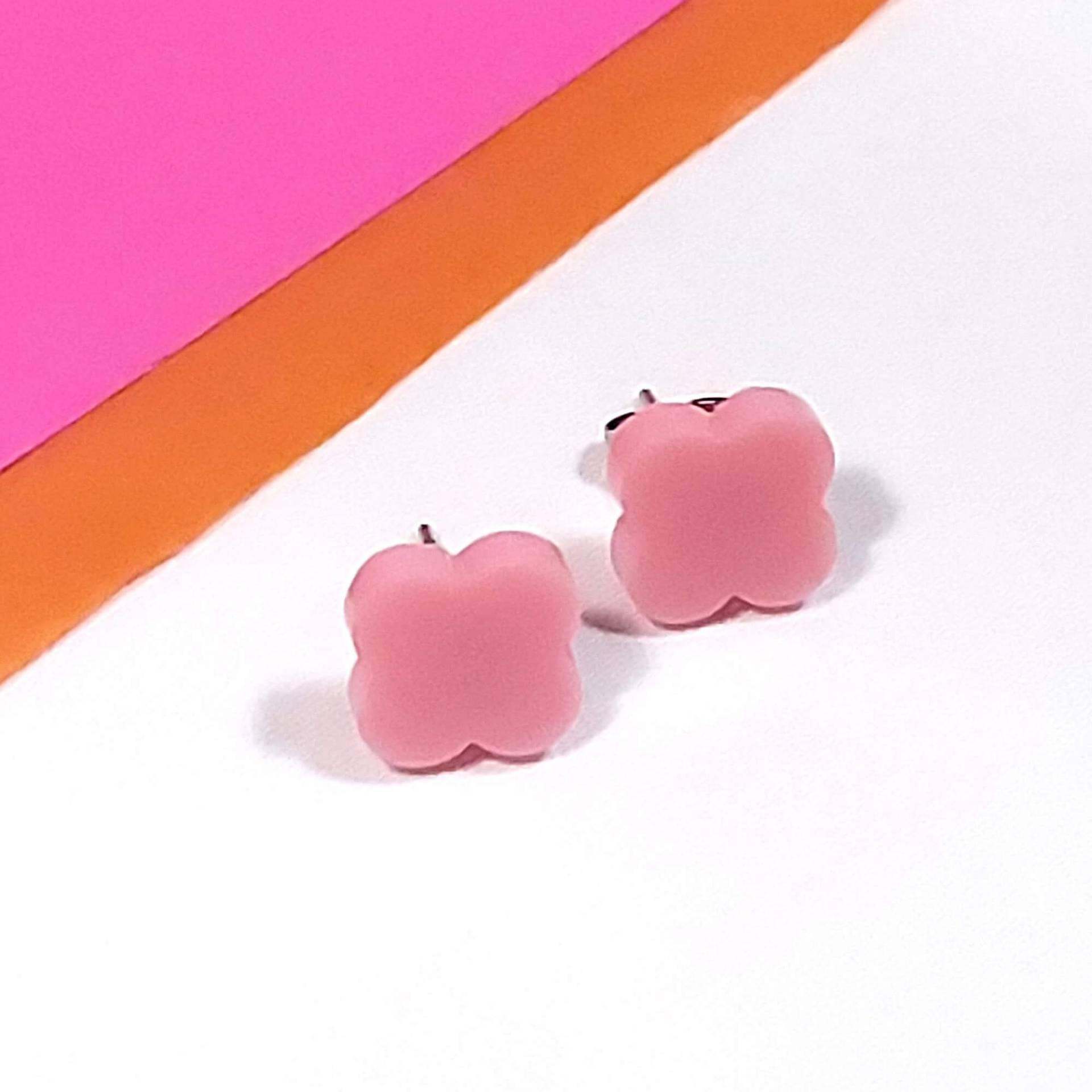 Zucker-Sweet-Clover Ohrstecker Zucker-Sweet-Clover Ohrstecker von ACRYLIQ