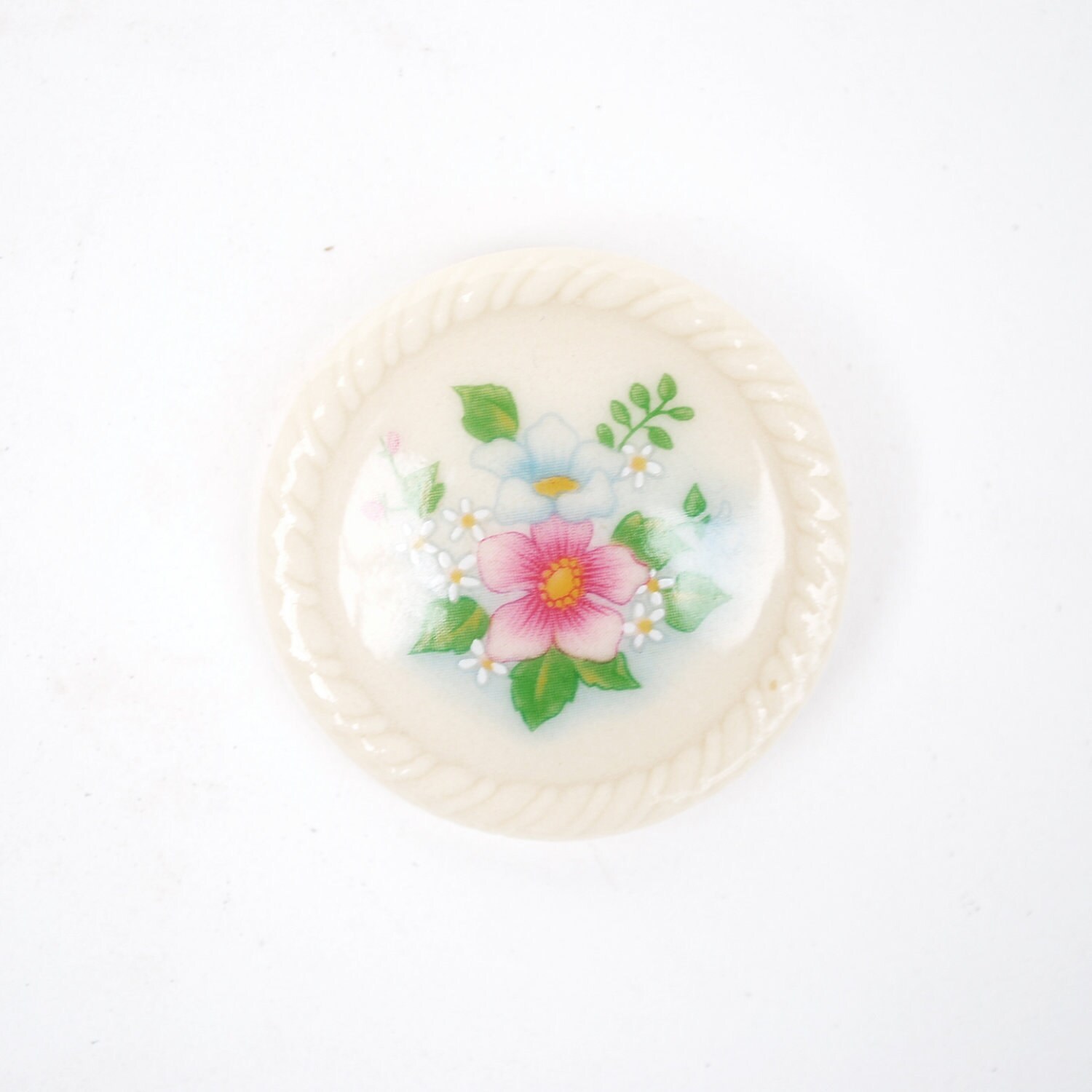 Avon Pink & Blue Blossom Porzellan Pin von ACTIONVINTAGE
